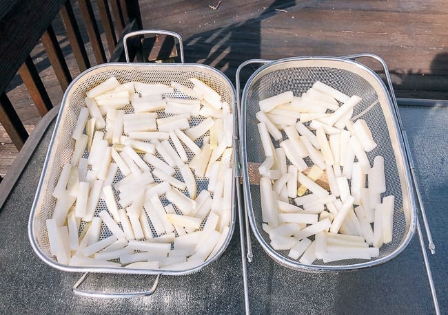 Drying salted daikon radishes in the sun, bmeteor.aiodimecu.cf
