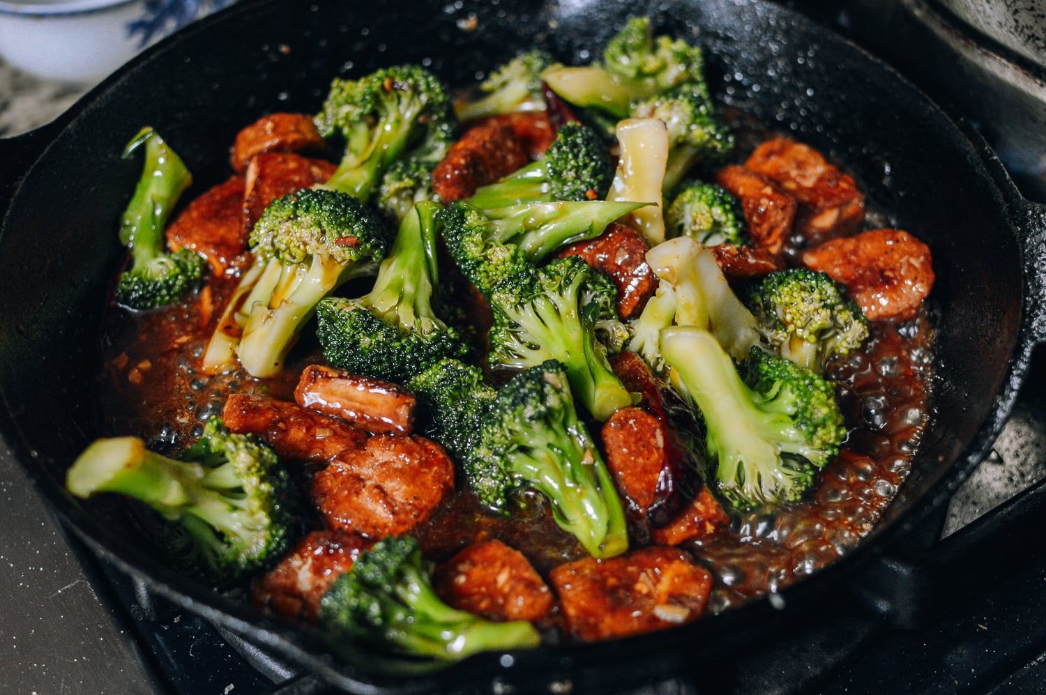 Tossing broccoli and nuggets in sauce, bmeteor.aiodimecu.cf
