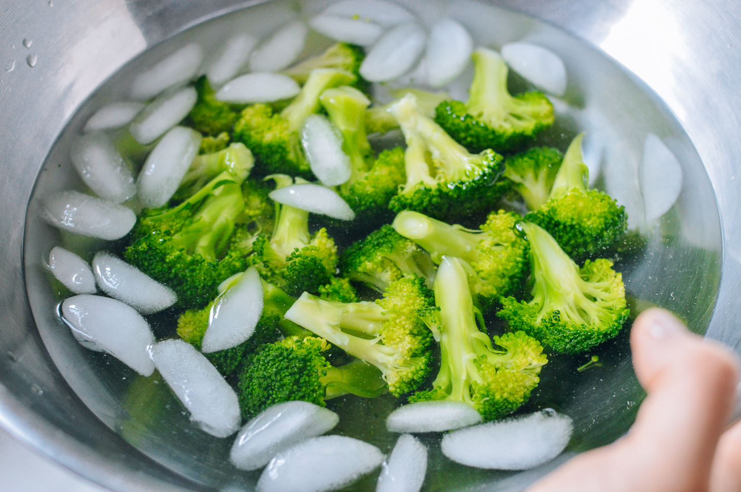 Blanched Broccoli in ice bath, bmeteor.aiodimecu.cf