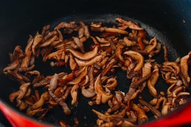 Caramelizing mushrooms with pork and mirin, bmeteor.aiodimecu.cf