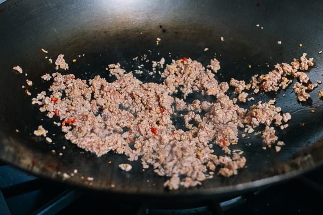 Browning pork in the wok, bmeteor.aiodimecu.cf