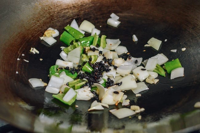 Onions, peppers, black beans in wok, bmeteor.aiodimecu.cf