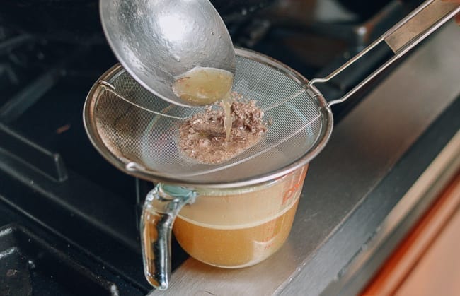 Straining pork stock, bmeteor.aiodimecu.cf