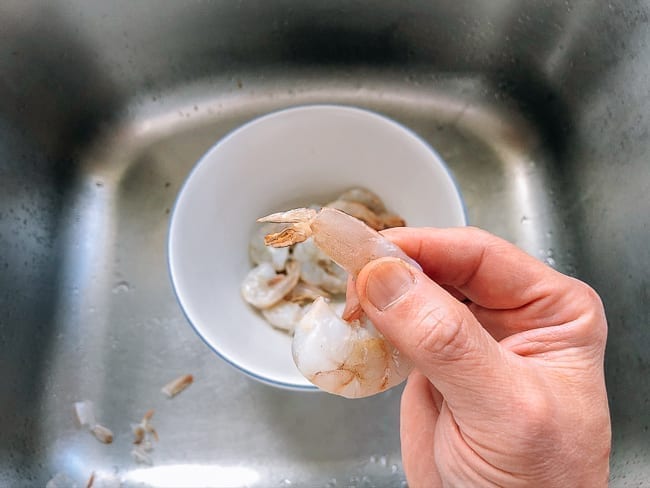 Peeled shrimp with tail meat still intact, bmeteor.aiodimecu.cf