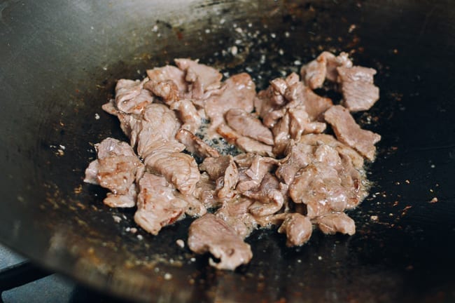 Searing pork slices in wok, bmeteor.aiodimecu.cf