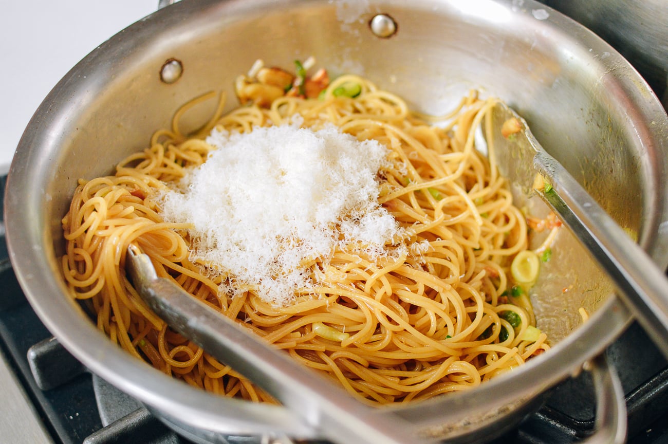 Adding cooked pasta and parmesan cheese to sauce, bmeteor.aiodimecu.cf