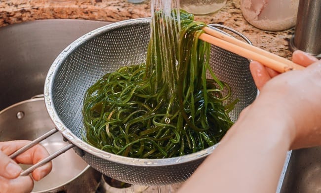 Rinsing blanched kelp in cold running water, bmeteor.aiodimecu.cf