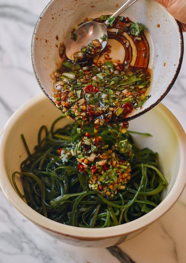 Pouring dressing over seaweed, bmeteor.aiodimecu.cf