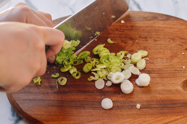 Slicing Scallions into rounds, bmeteor.aiodimecu.cf