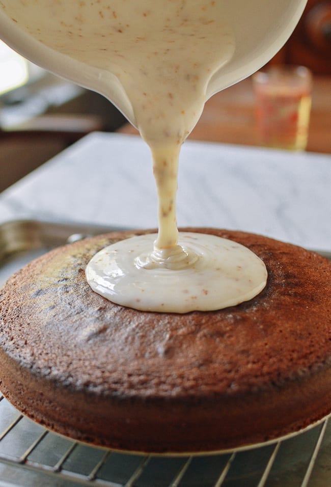 Pouring glaze over cake, bmeteor.aiodimecu.cf