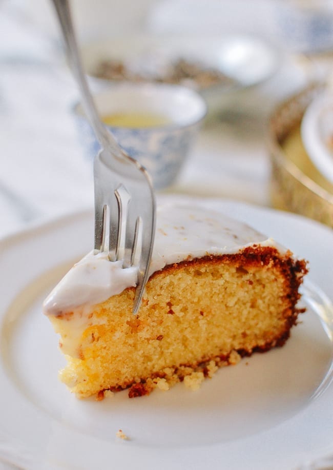Fork cutting through osmanthus cake slice, bmeteor.aiodimecu.cf