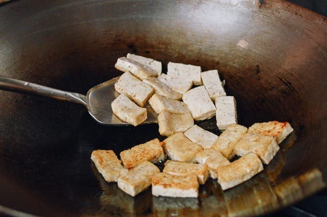 Flipping pan-fried tofu, bmeteor.aiodimecu.cf