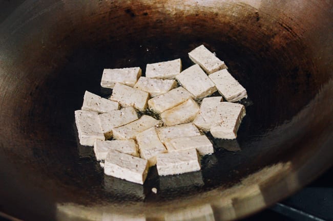 Browning tofu in wok, bmeteor.aiodimecu.cf