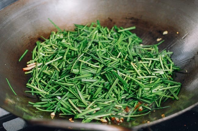 Adding garlic chives to wok, bmeteor.aiodimecu.cf