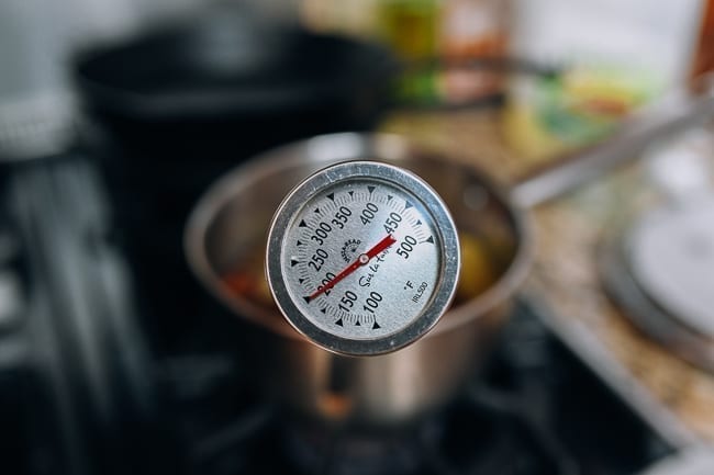 Monitoring oil temperature with thermometer, bmeteor.aiodimecu.cf