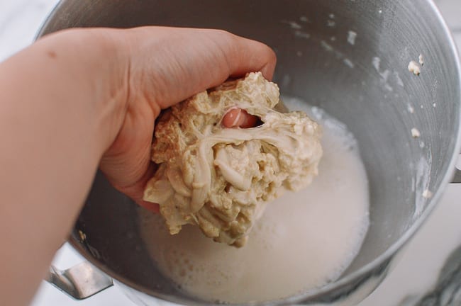 Squeezing dough between fingers to remove excess starch, bmeteor.aiodimecu.cf