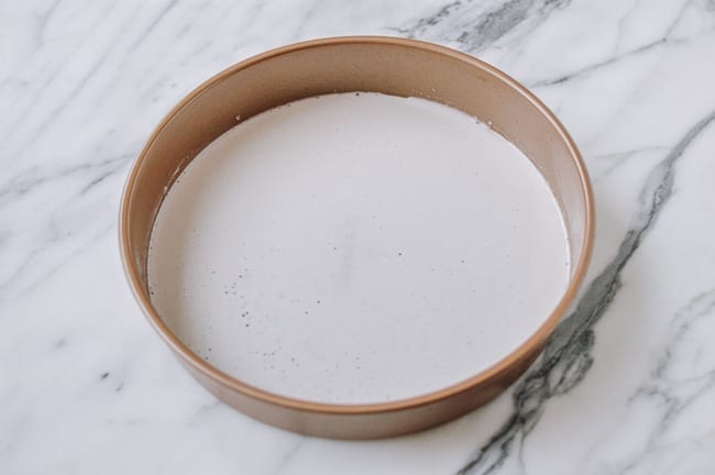 Thin layer of batter in cake pan, bmeteor.aiodimecu.cf