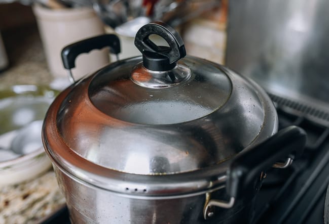 Steamer with lid on, bmeteor.aiodimecu.cf