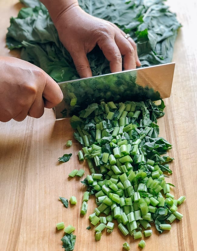 Chopping kale greens, bmeteor.aiodimecu.cf