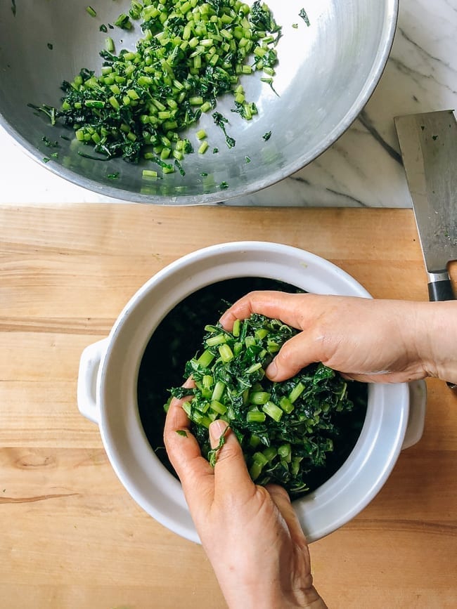 Transferring salted greens to a container, bmeteor.aiodimecu.cf