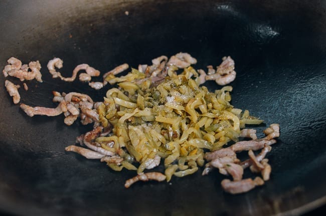 Adding zha cai to pork in wok, bmeteor.aiodimecu.cf