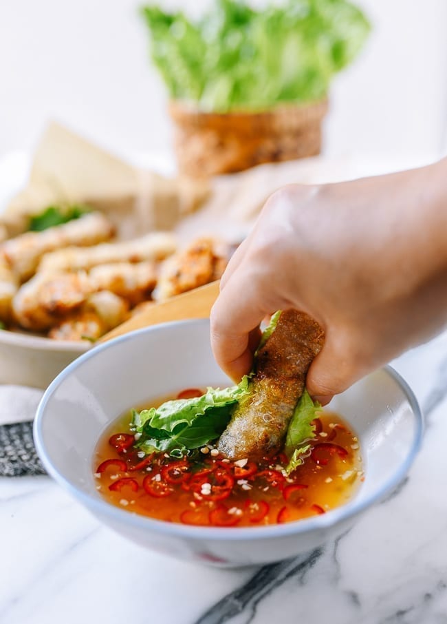 Dipping cha gio into nuoc cham, bmeteor.aiodimecu.cf
