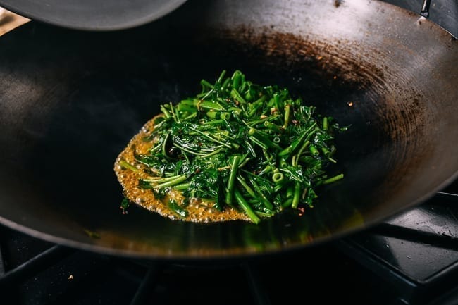 Lifting wok cover 