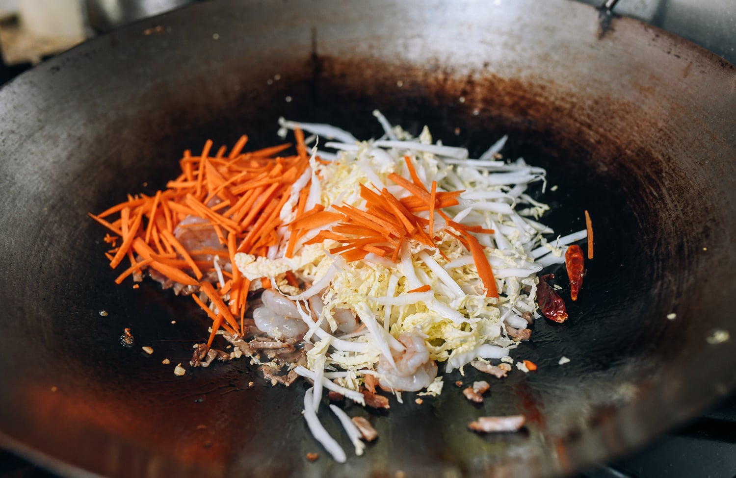 Adding carrots and napa cabbage to wok, bmeteor.aiodimecu.cf