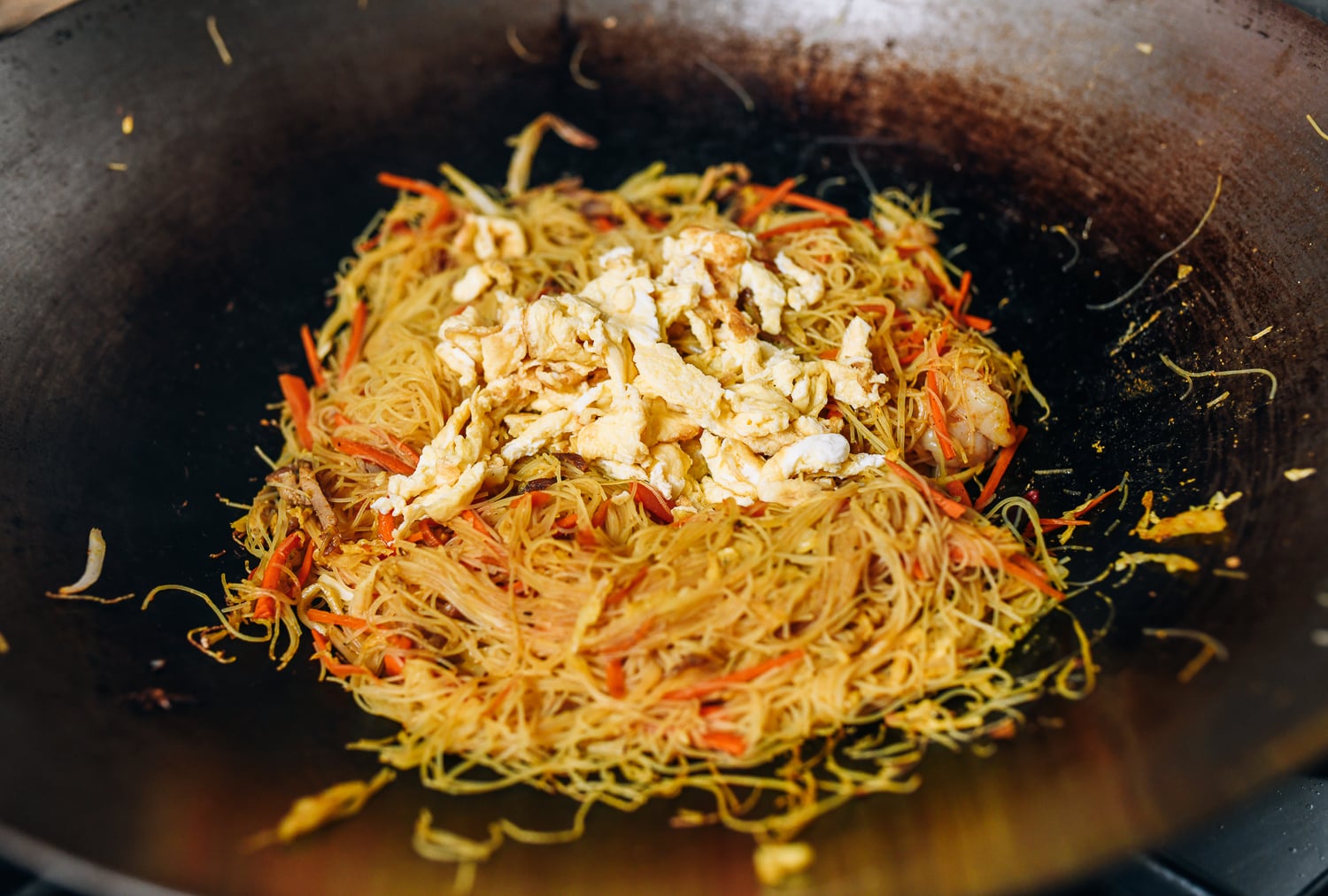Adding cooked egg back to noodles in the wok, bmeteor.aiodimecu.cf