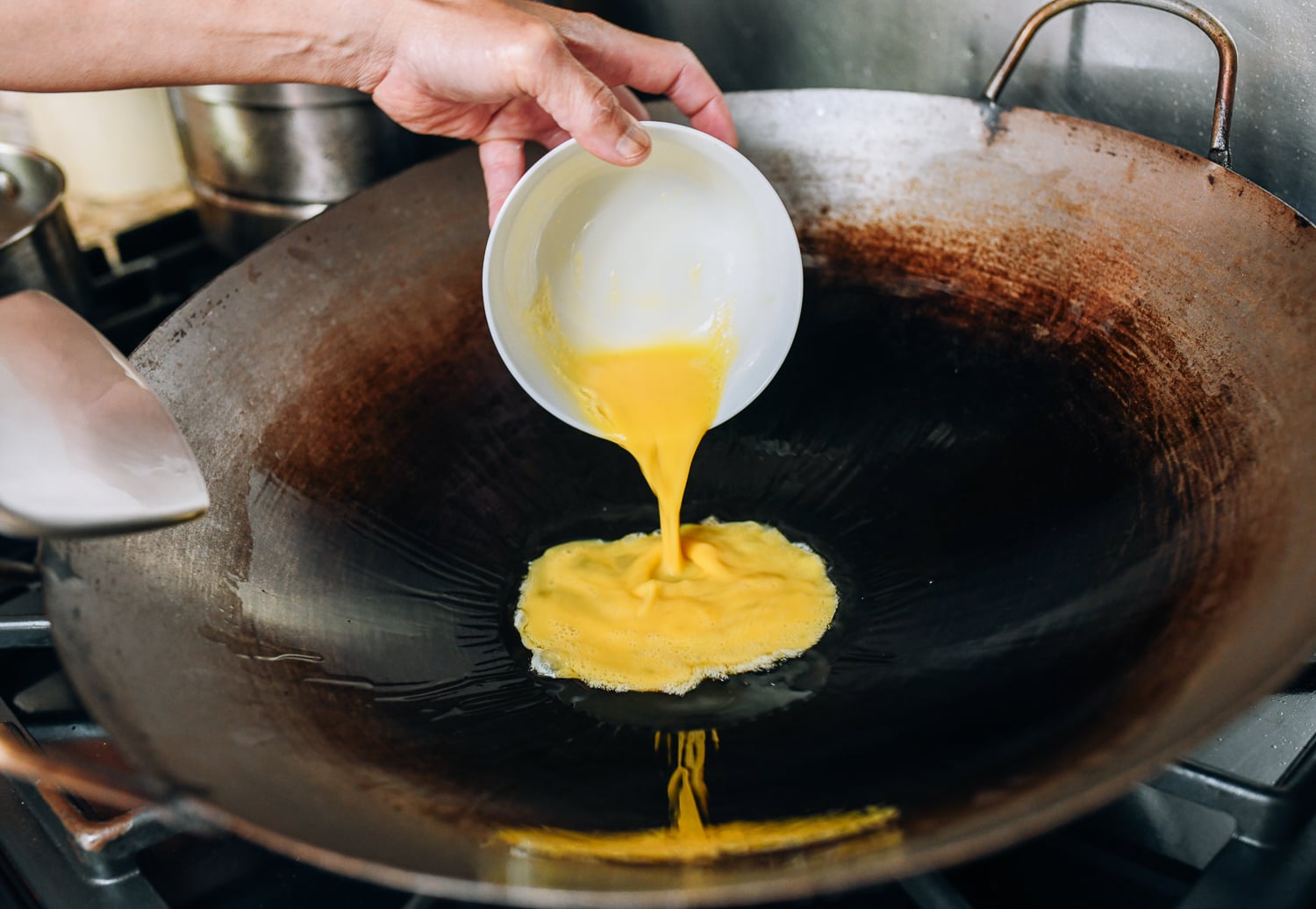Adding beaten eggs to hot wok, bmeteor.aiodimecu.cf