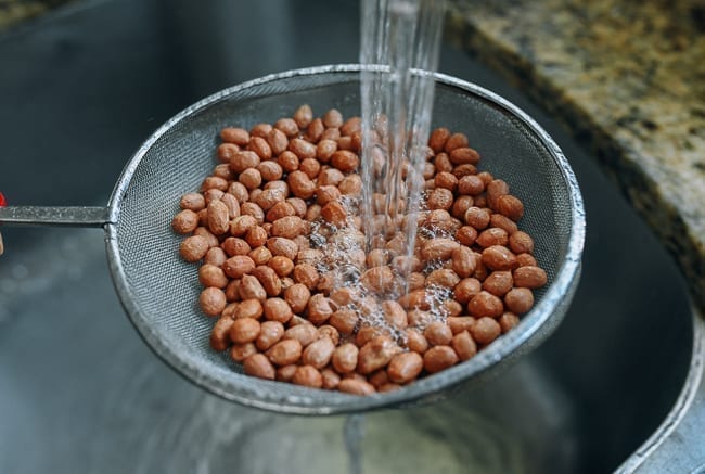 Rinsing peanuts under running water, bmeteor.aiodimecu.cf