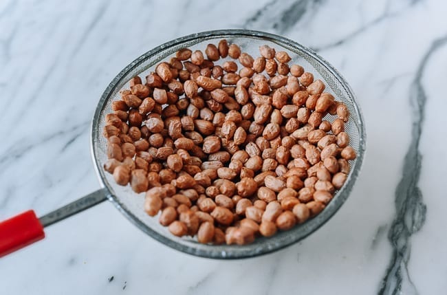 Peanuts in strainer, bmeteor.aiodimecu.cf