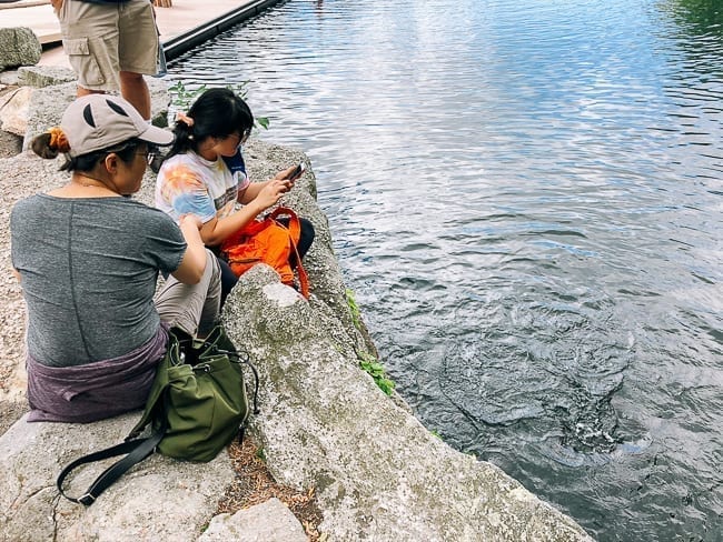 Kaitlin and Judy feeding the fish at Lake Mohonk, bmeteor.aiodimecu.cf