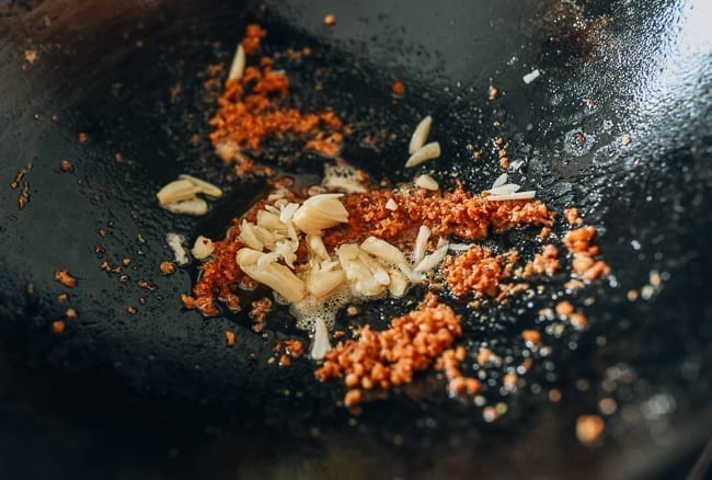 Adding garlic to fried shrimp powder, bmeteor.aiodimecu.cf