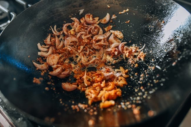 Adding zhacai to pad Thai mixture, bmeteor.aiodimecu.cf
