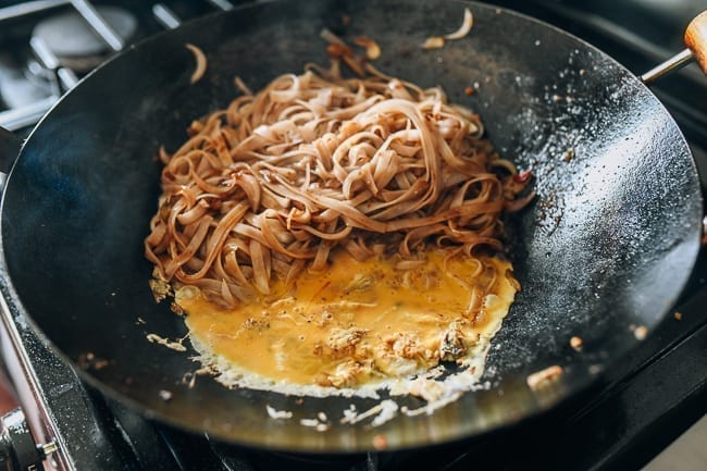 Scrambling eggs into pad thai noodles, bmeteor.aiodimecu.cf