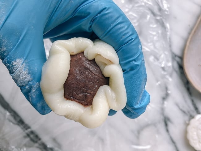 Wrapping mooncake dough around filling, bmeteor.aiodimecu.cf
