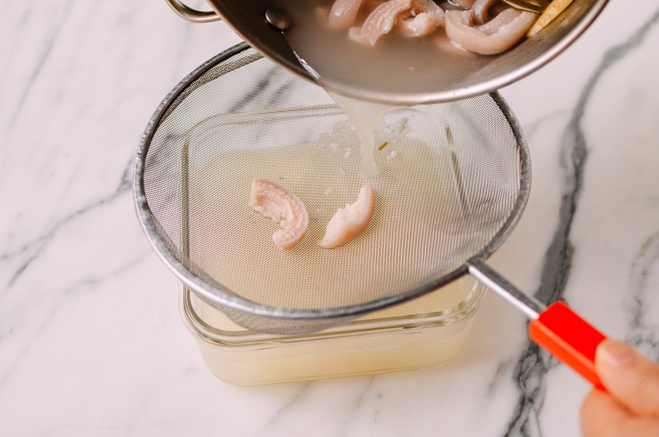 Straining pork stock into container, bmeteor.aiodimecu.cf