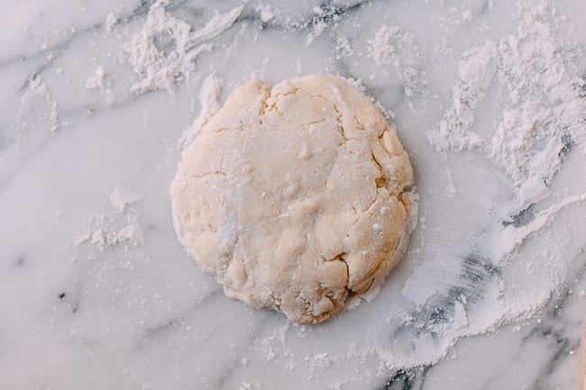 Pie dough on floured surface, bmeteor.aiodimecu.cf