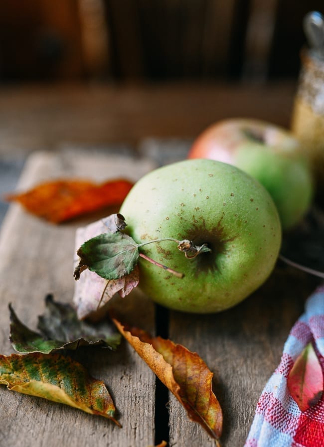 Golden Delicious and Macoun Apples on wood crate, bmeteor.aiodimecu.cf