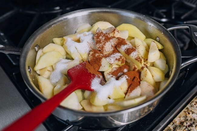 Adding cinnamon, sugar, and lemon juice to apples, bmeteor.aiodimecu.cf