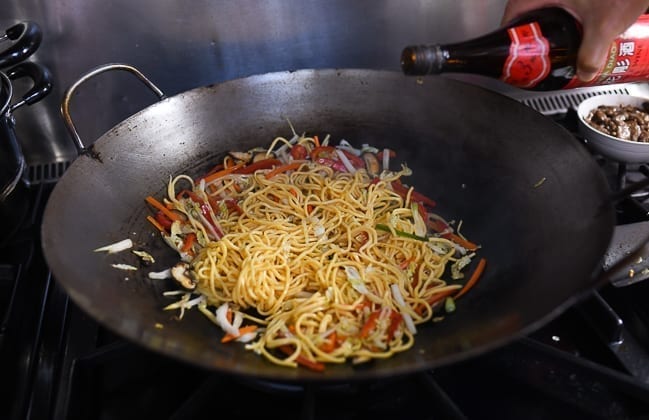 Stir-frying lo mein noodles, bmeteor.aiodimecu.cf