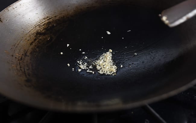 Adding garlic to oil, bmeteor.aiodimecu.cf