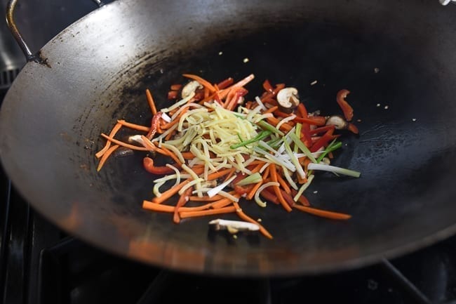 Adding bamboo shoots and white parts of scallions to wok, bmeteor.aiodimecu.cf