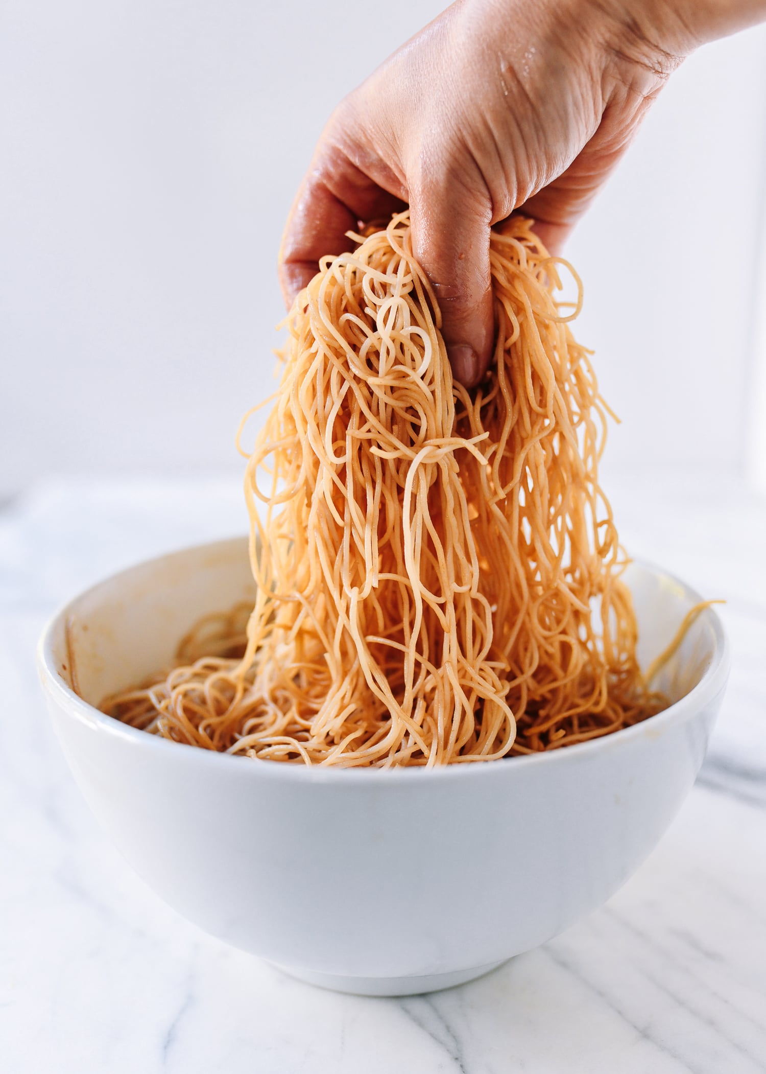 Mixing soaked rice noodles with dark soy sauce and oil, bmeteor.aiodimecu.cf