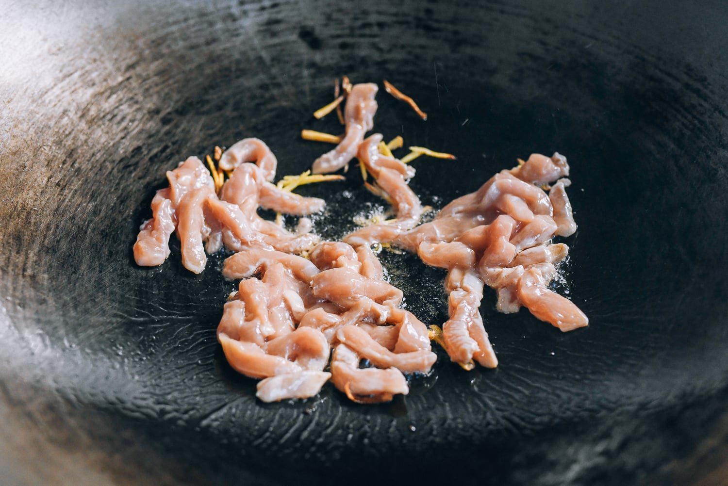 Adding chicken to ginger in wok, bmeteor.aiodimecu.cf
