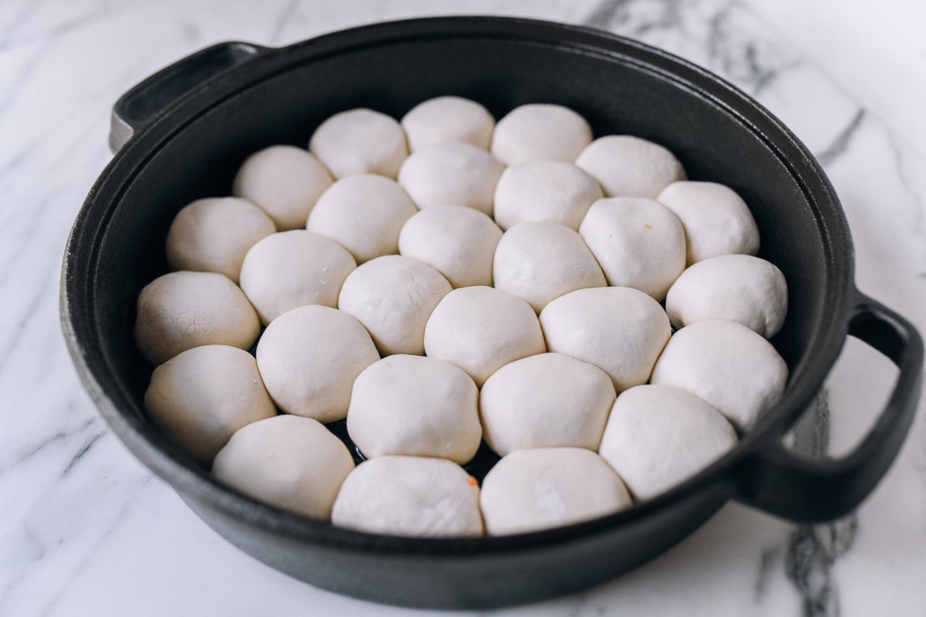 Buns arranged in pan, bmeteor.aiodimecu.cf