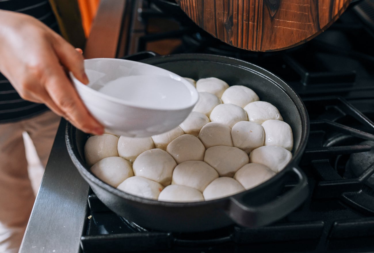 Adding water to pan of Shengjian Bao, bmeteor.aiodimecu.cf