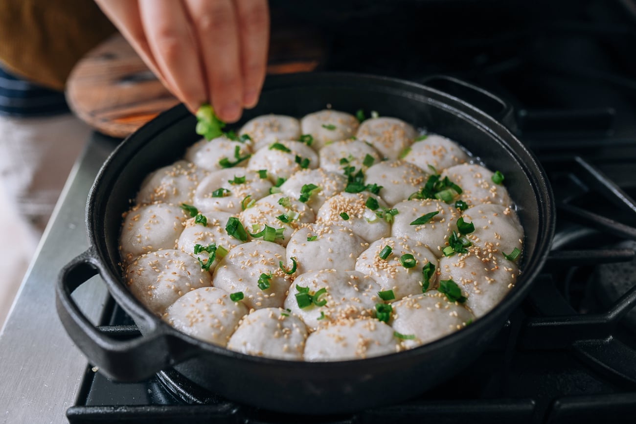Sprinkling buns with scallions, bmeteor.aiodimecu.cf