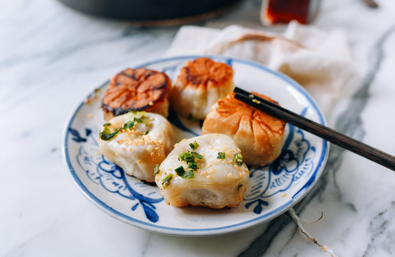 Plate of golden brown shengjian bao, bmeteor.aiodimecu.cf